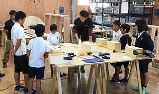 10月 毎年恒例 職場体験 松原東小学校５年生 木工を体験